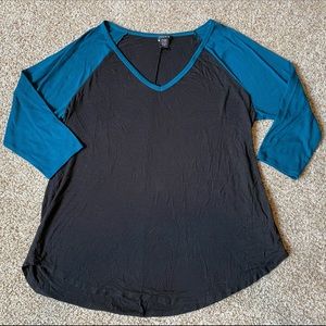 Torrid | Ribbed Knit Raglan V Neck Tee | Size: 1